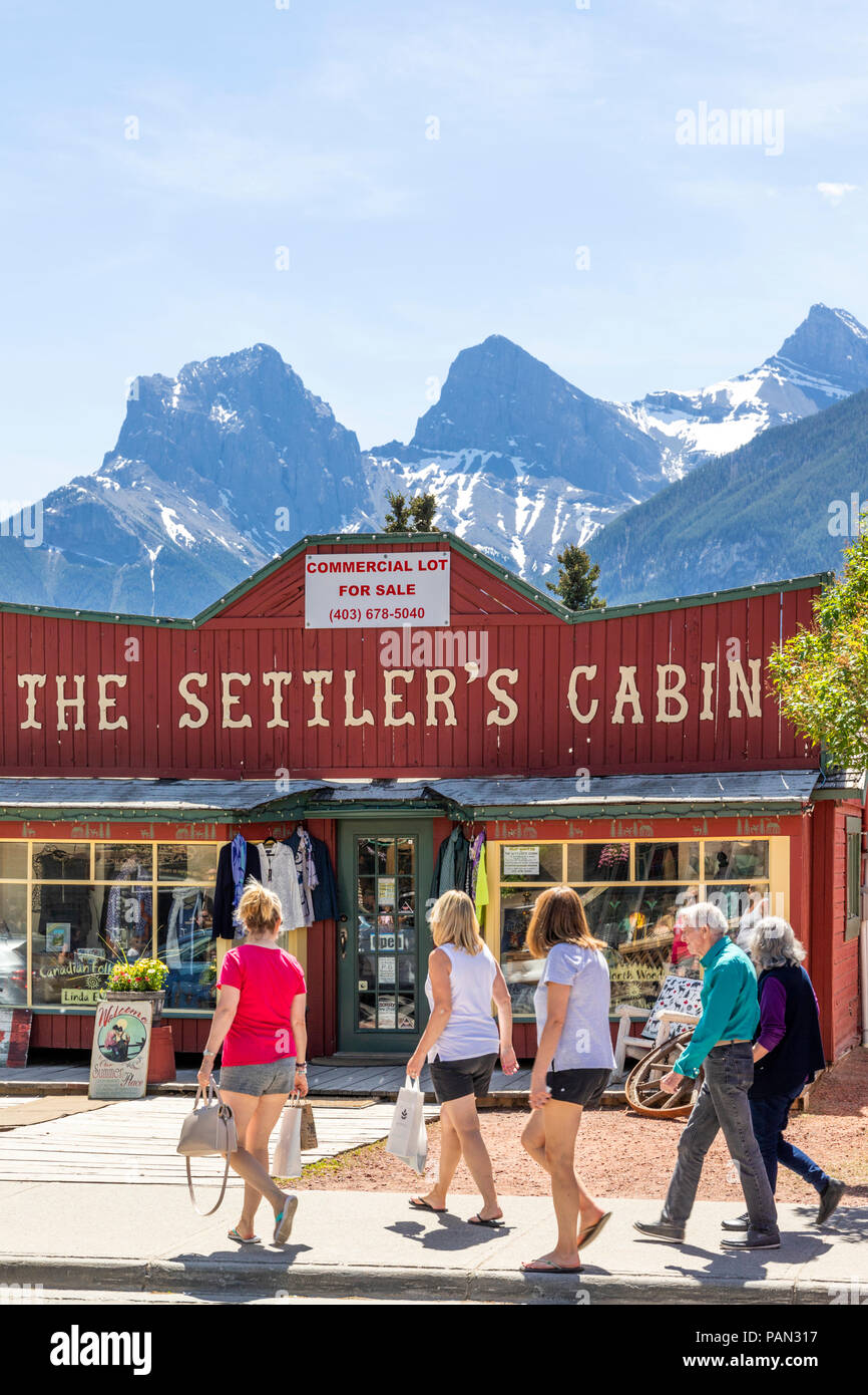 The Settlers Cabin Art Shop And Gallery In Canmore Alberta