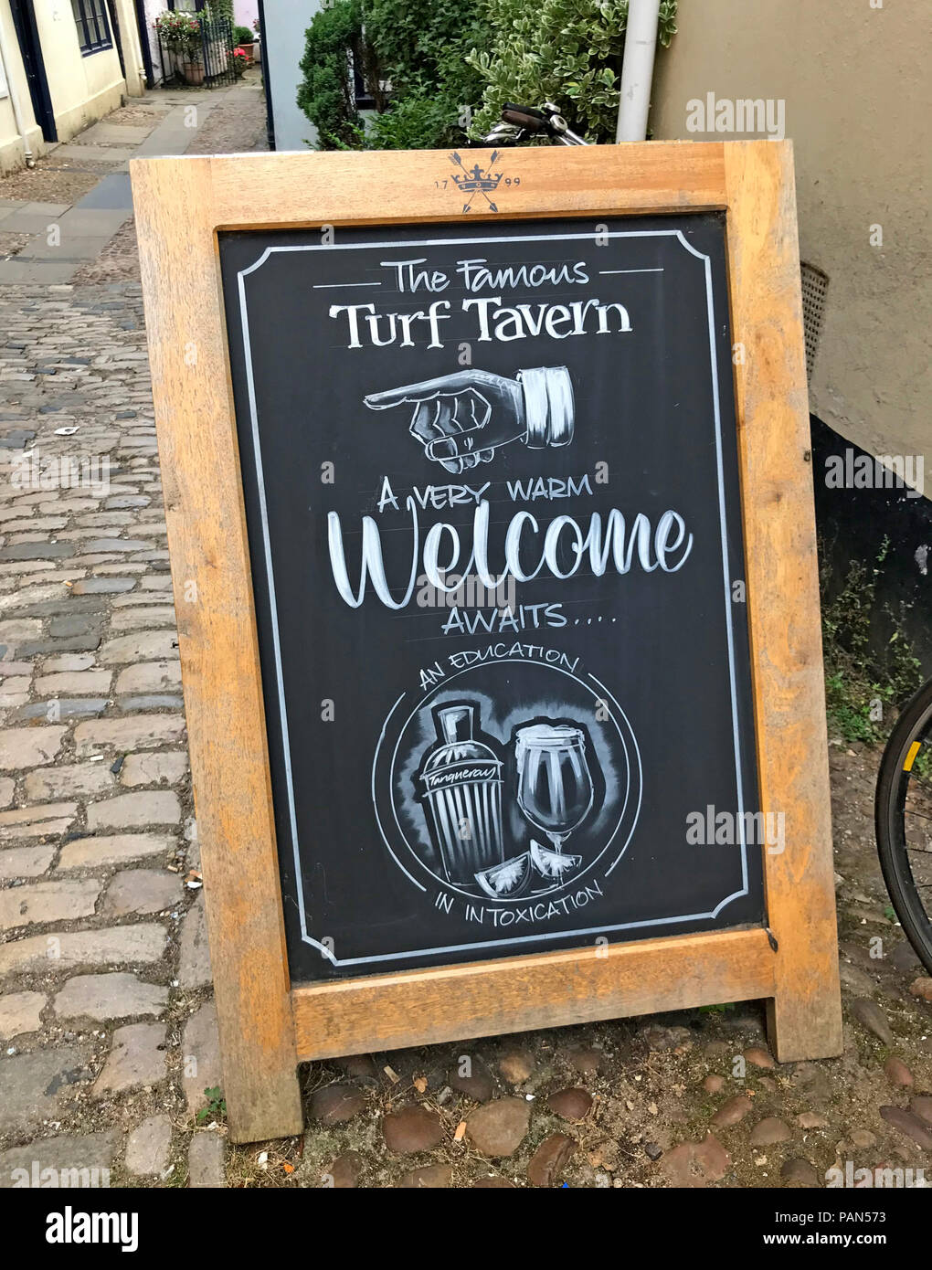 Welcome to the famous Turf Tavern, 4 Bath Pl, Oxford, Oxfordshire, South East England, UK, OX1 3SU Stock Photo