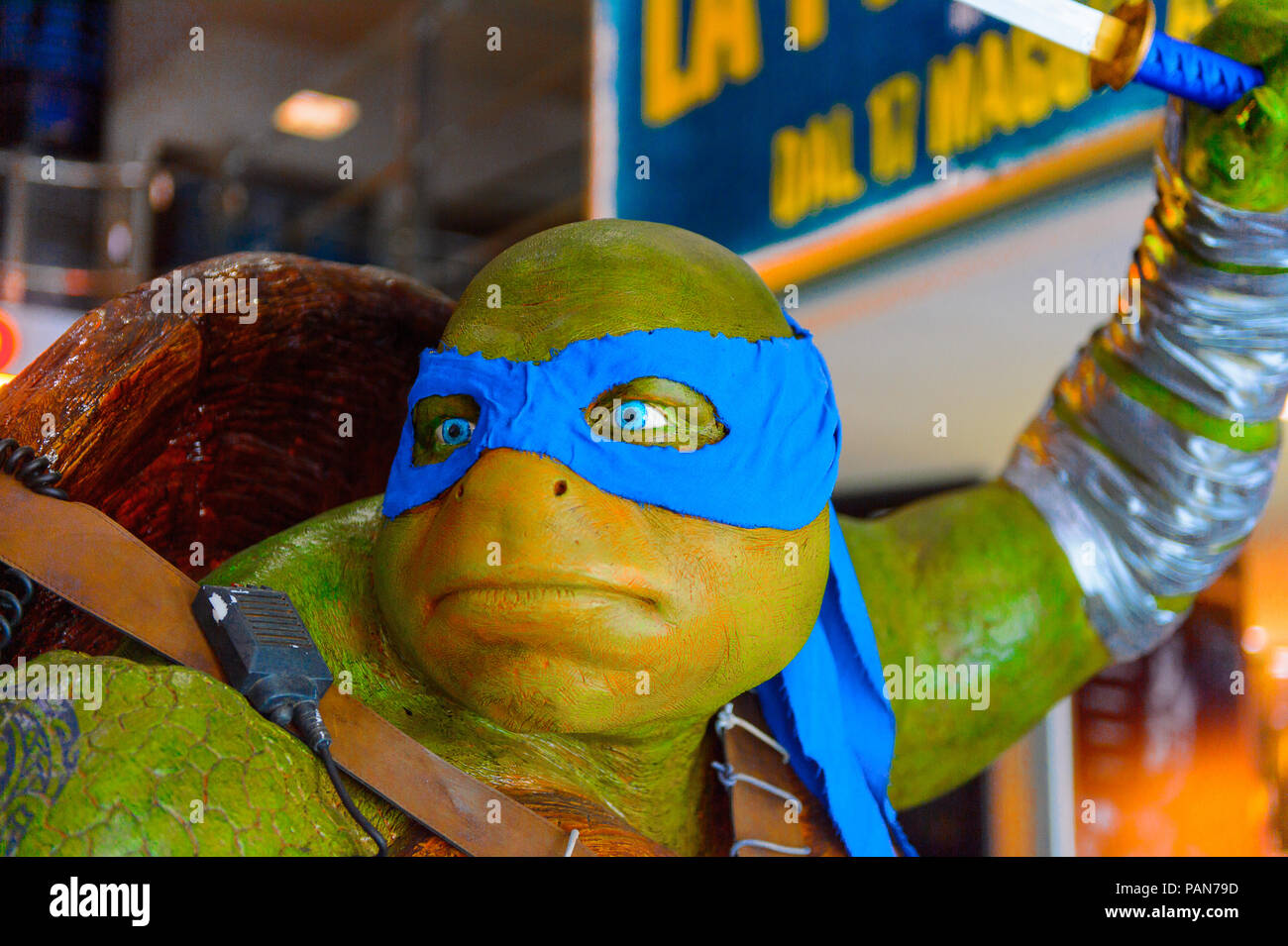 Leonardo in TEENAGE MUTANT NINJA TURTLES, from Paramount Pictures and  Nickelodeon Movies Stock Photo - Alamy