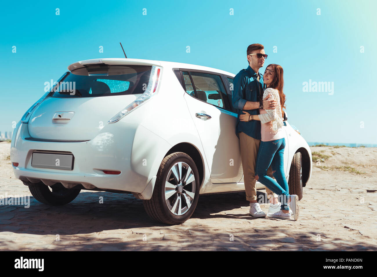 Couple Hugging Beach Car High Resolution Stock Photography And Images Alamy