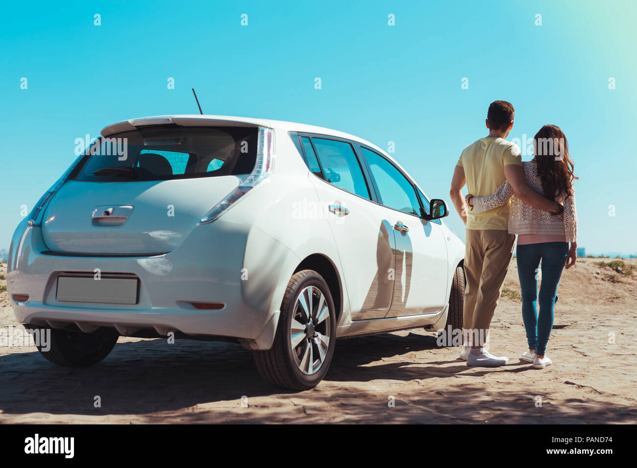 Couple Hugging Beach Car High Resolution Stock Photography And Images Alamy Couple Hugging Beach Car High Resolution Stock Photography And Images Alamy