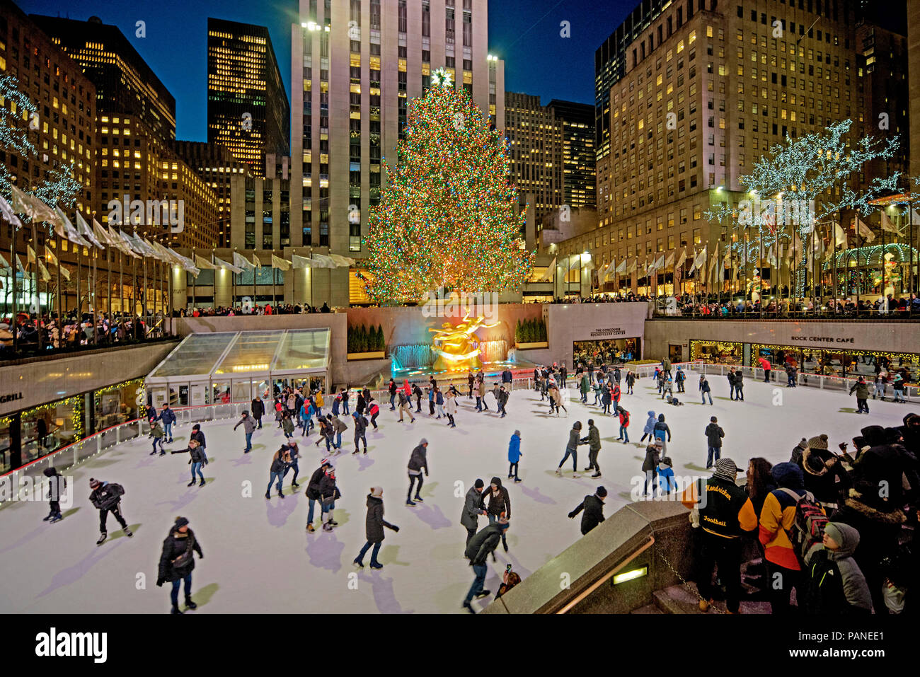 Christmas tree and ice skating rink at Rockefeller Center at night, in  Midtown Manhattan, New York City Stock Photo - Alamy