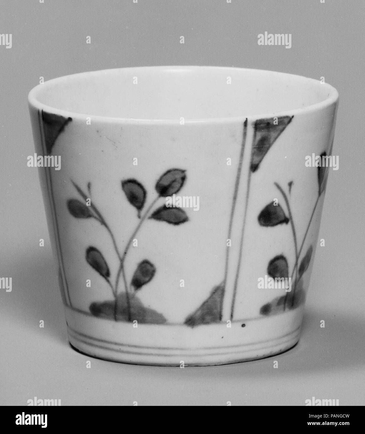 Soba cup. Culture: Japan. Dimensions: H. 2 1/4 in. (5.7 cm); Diam. 2 3/4 in. (7 cm). Date: 18th century. Museum: Metropolitan Museum of Art, New York, USA. Stock Photo