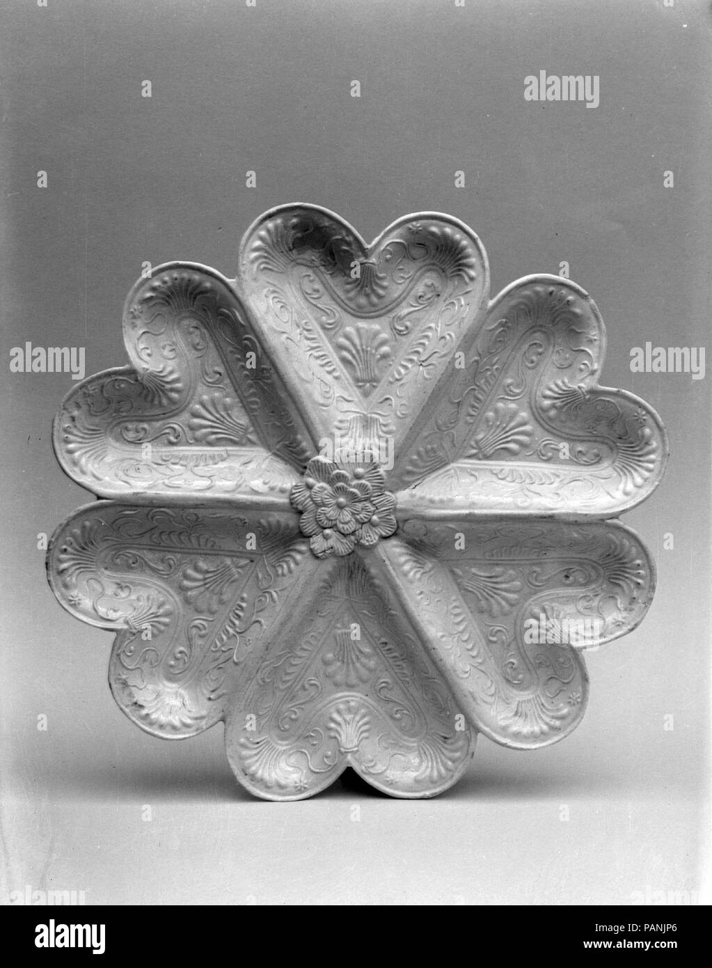 Heart Dish. Culture: British (American market). Dimensions: Diam. 8 1/8 in. (20.6 cm). Date: 1740-60. Museum: Metropolitan Museum of Art, New York, USA. Stock Photo
