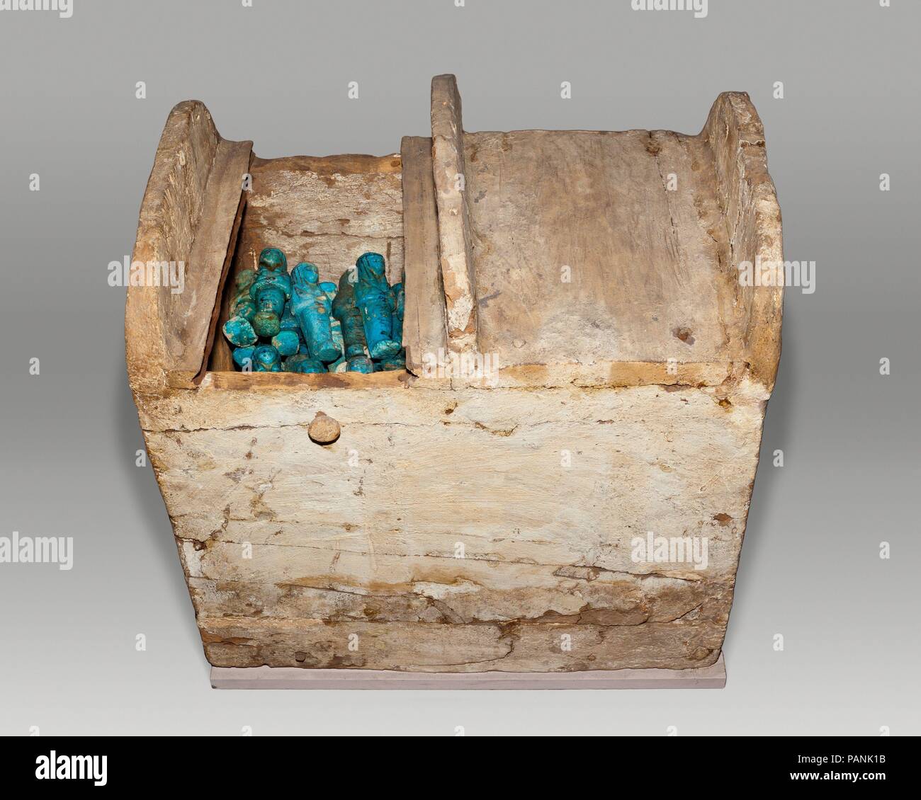 Shabti Box of Henettawy (C), Daughter of Isetemkheb. Dimensions: H. 52.5 x L. 51 cm  H. 53 cm x L. 53 cm. Dynasty: Dynasty 21. Date: ca. 990-970 B.C.. Museum: Metropolitan Museum of Art, New York, USA. Stock Photo