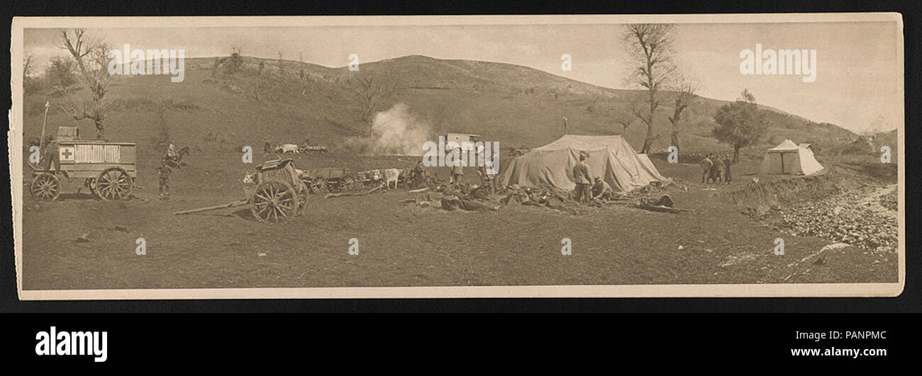 A Serbian field hospital on the Serbo-Bulgarian frontier, 1915 Hôpital de campagne Serbe à la frontière Serbo-Bulgare, 1915. Stock Photo