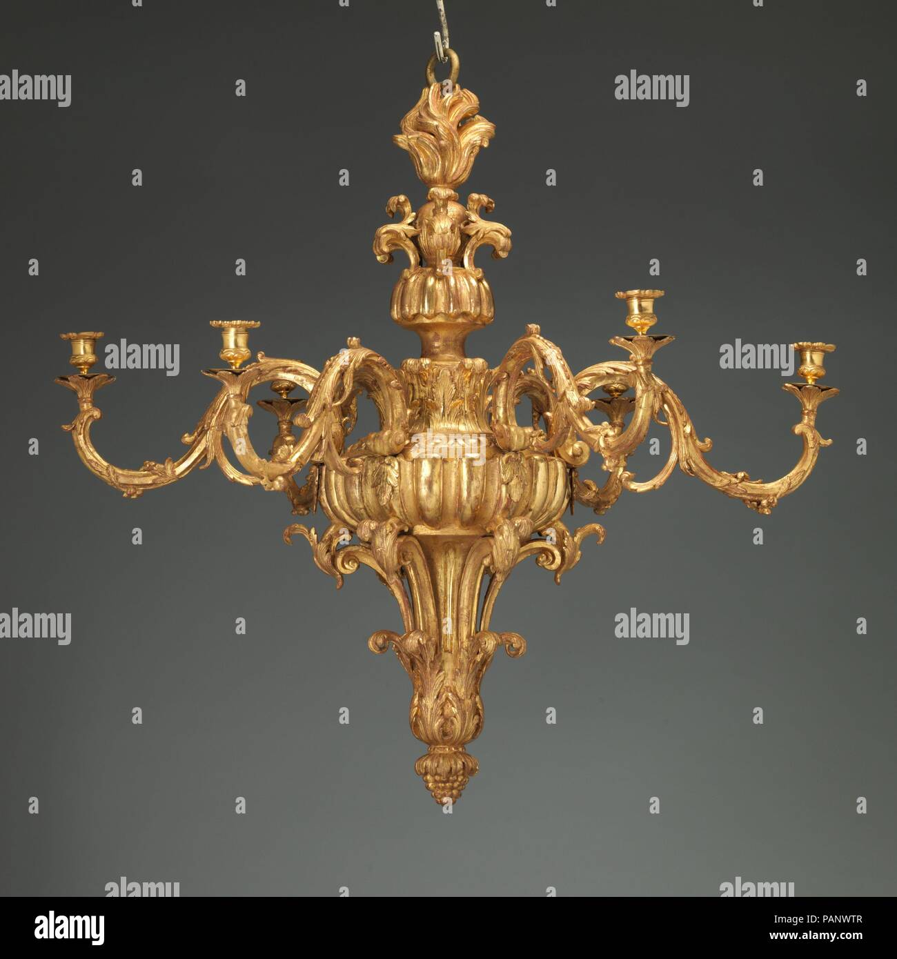 Brass chandeliers hi-res stock photography and images - Alamy