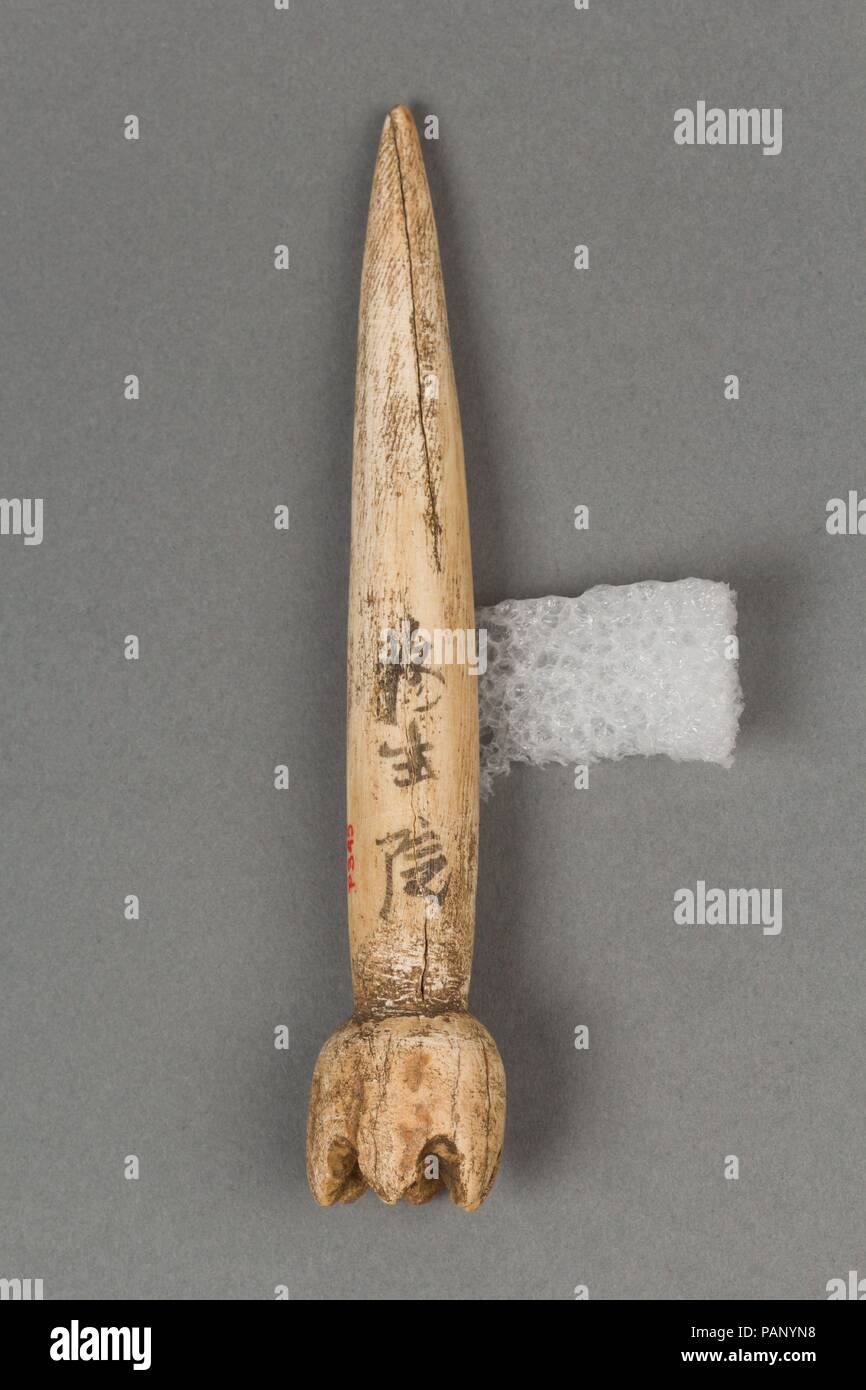 Bone needle paleolithic hires stock photography and images Alamy