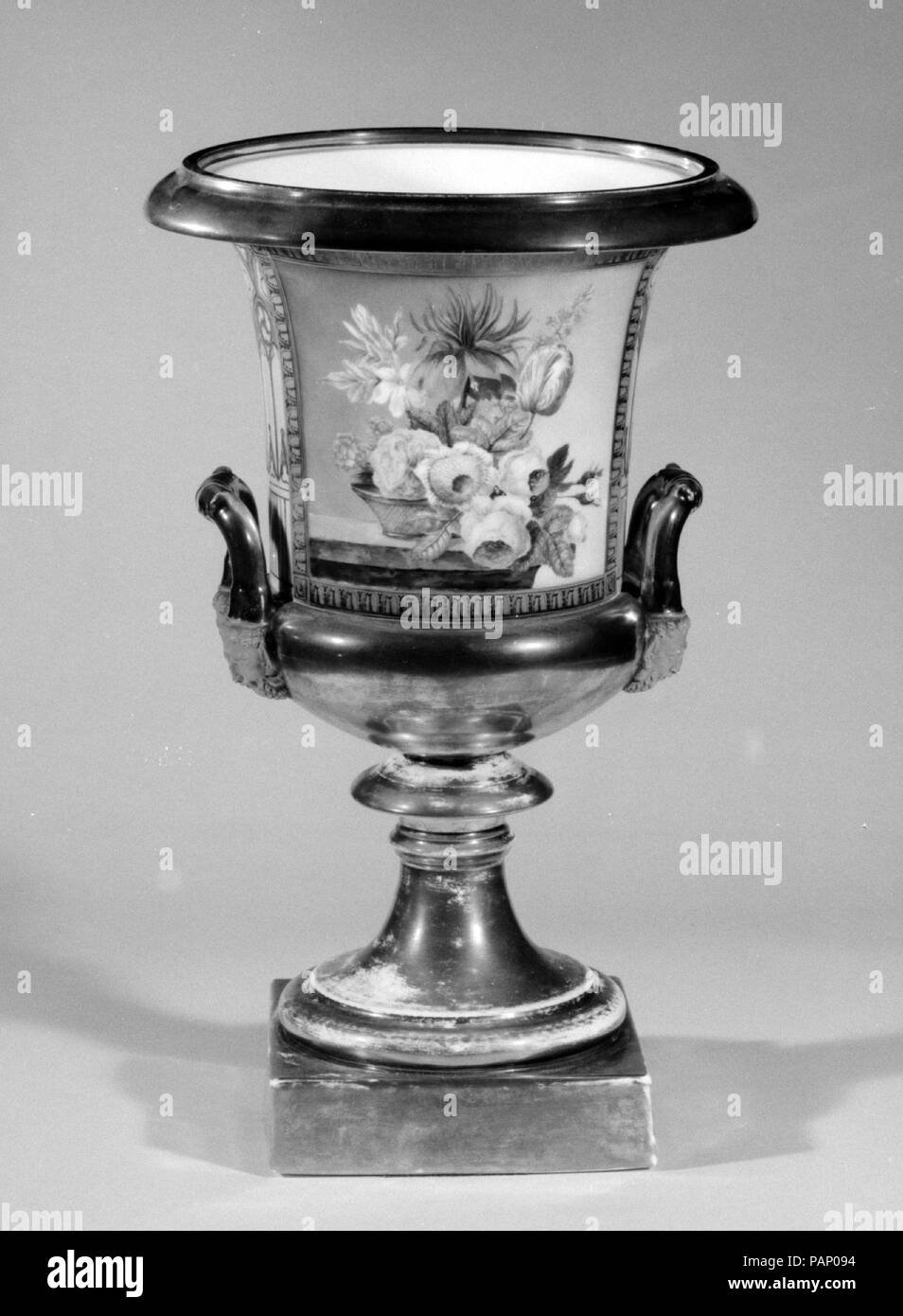 Urn. Culture: French. Dimensions: H. 14 3/4 in. (37.5 cm); Diam. 9 1/2 in. (24.1 cm). Date: ca. 1825-35. Museum: Metropolitan Museum of Art, New York, USA. Stock Photo