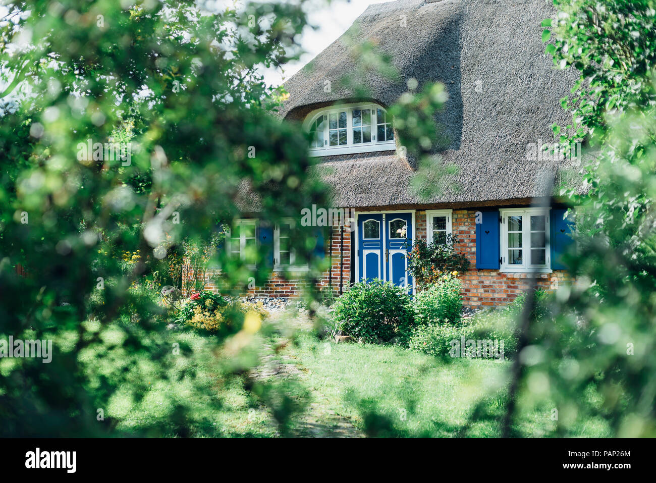 Germany, Ruegen, Middelhagen, Moenchgut, thatched-roof house Stock Photo