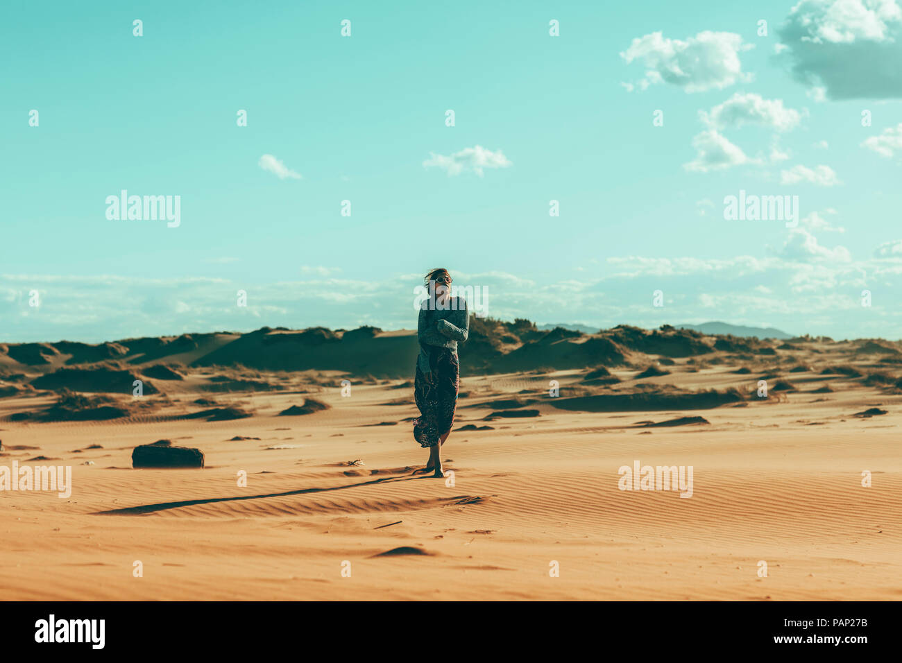 Woman walking in desert hi-res stock photography and images - Alamy
