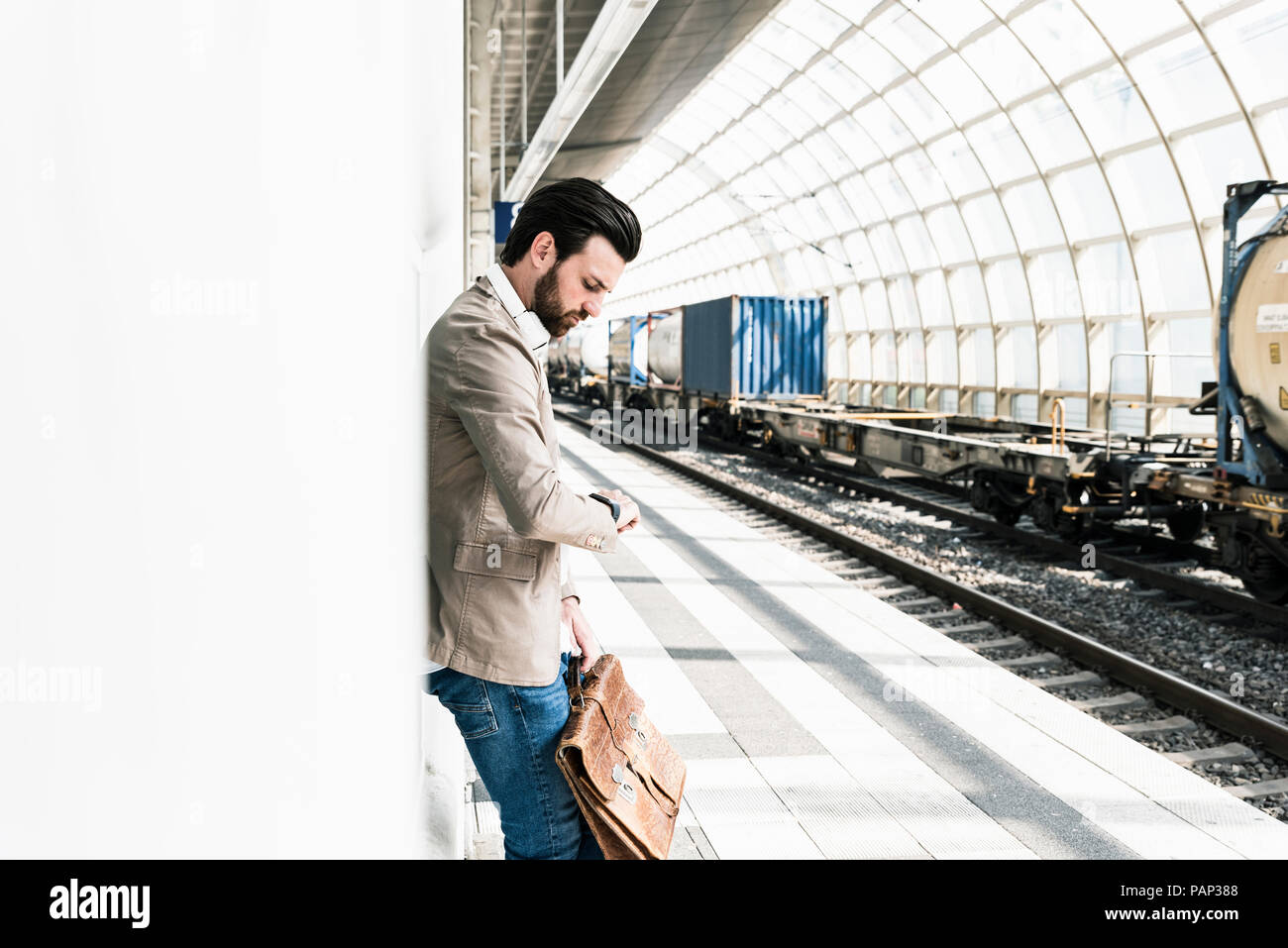 Man on a platform hi-res stock photography and images - Alamy