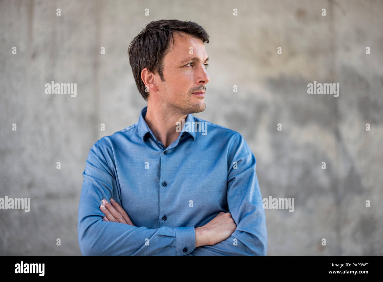 Concrete front wall hi-res stock photography and images - Alamy