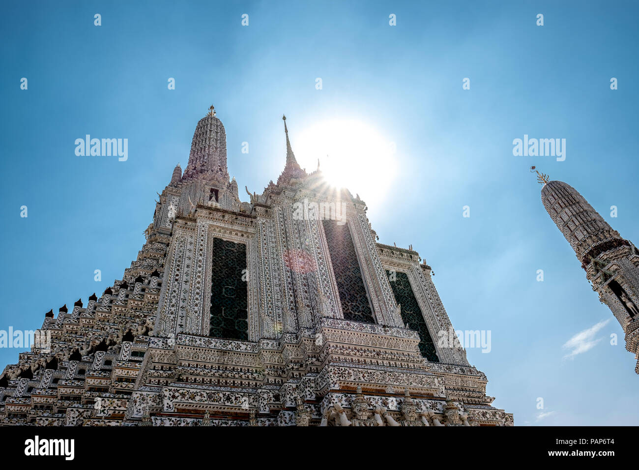 Thailand, Bangkok, temple Wat Arun at backlight Stock Photo