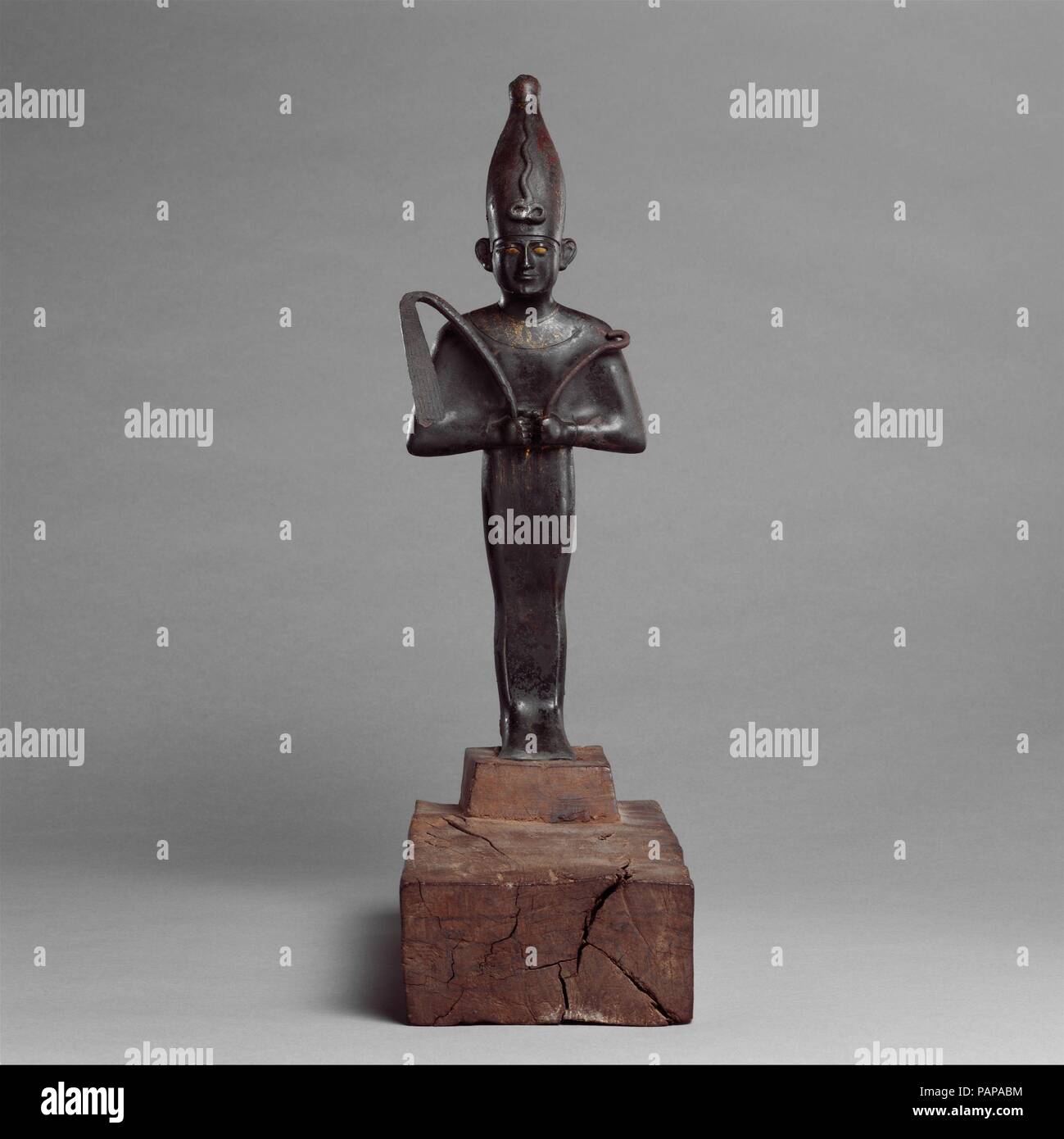 Osiris offered by the Astronomer of the House of Amun, Ibeb. Dimensions: Statue above base H. 35 cm (13 3/4 in); W 12.2 cm (4 13/16 in); D 9 cm (3 9/16 in);  Base H. 9.5 cm (3 3/4 in); W 13.4 cm (5 1/4 in); D 26.2 cm (10 5/16 in). Dynasty: Dynasty 21-24. Date: ca. 1070-712 B.C..  This statuette was excavated at Hiba (or Teudjoi), a fortress town south of Herakleopolis, in Middle Egypt, and an important outpost at the northern limits of the Theban controlled part of the country from the late New Kingdom through the Third Intermediate Period. The site has not been thoroughly examined archaeologi Stock Photo