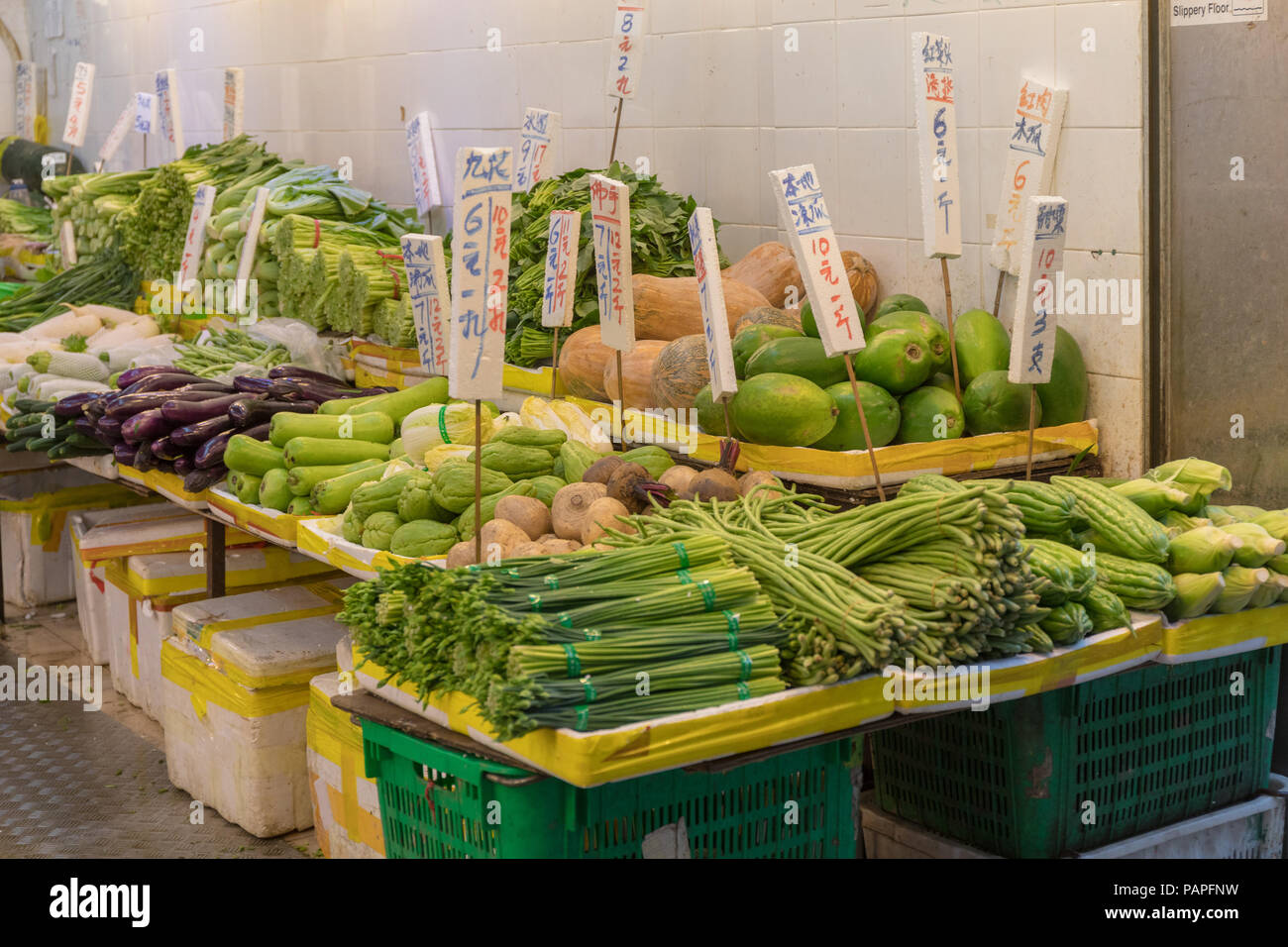 Green Vegetables at Farmers Market Stall Stock Photo - Alamy