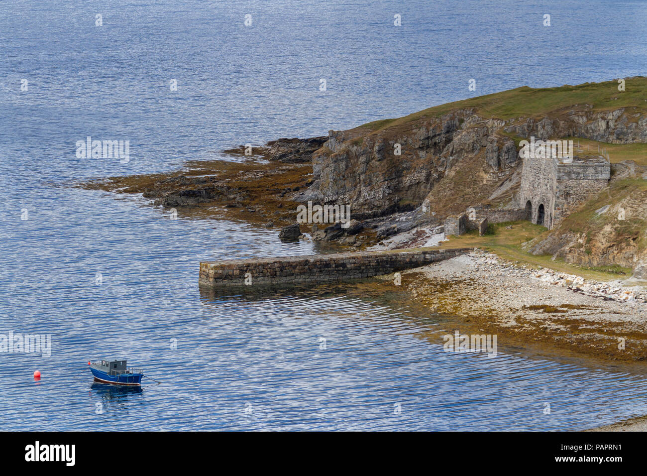 The pier and the old lime kilns at Ard Neackie, Loch Eriboll, Sutherland, Scotland. Stock Photo