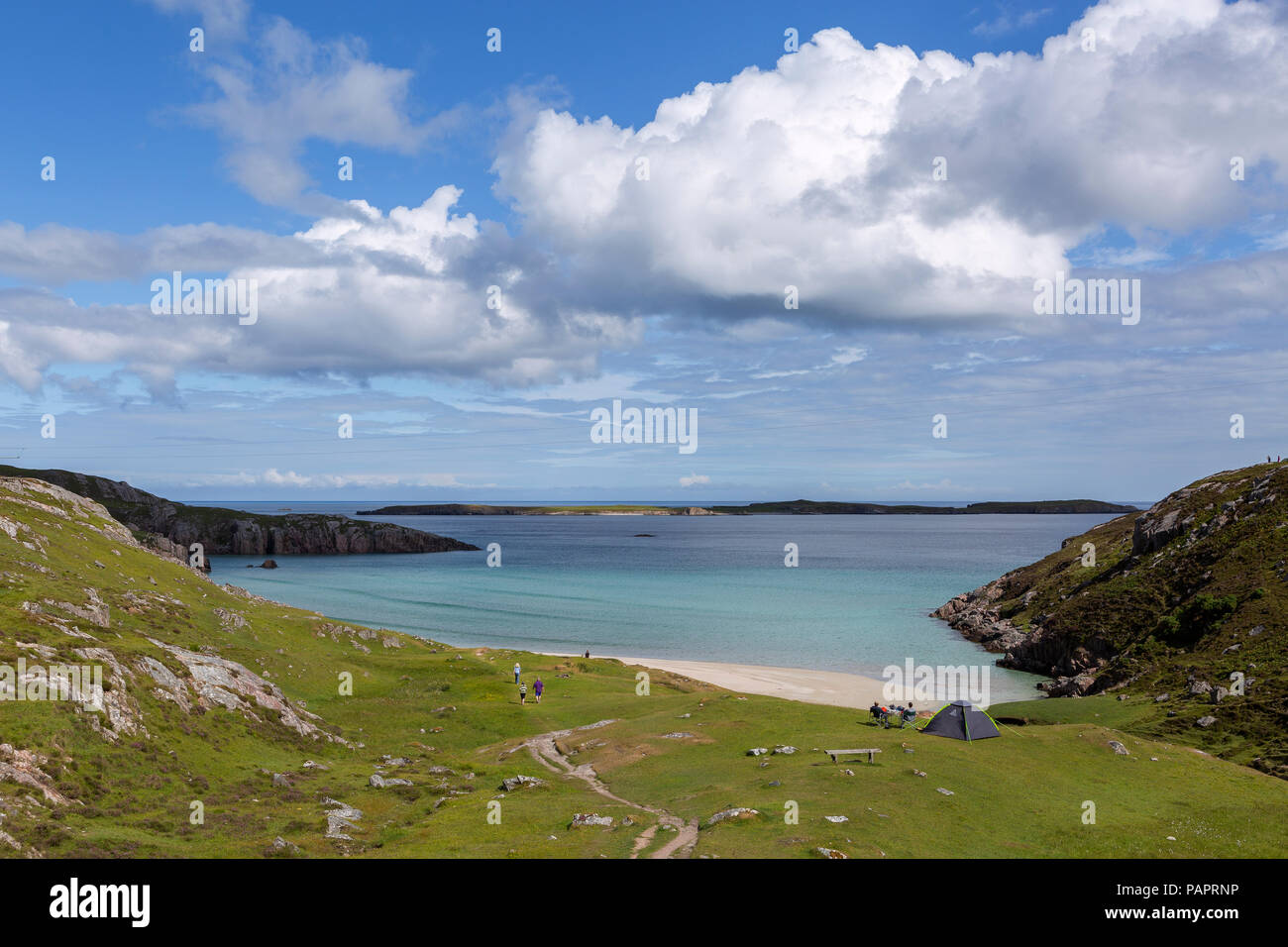 People camping and enjoying the beach at Ceannabeinne, near Durness, Sutherland, Scotland Stock Photo