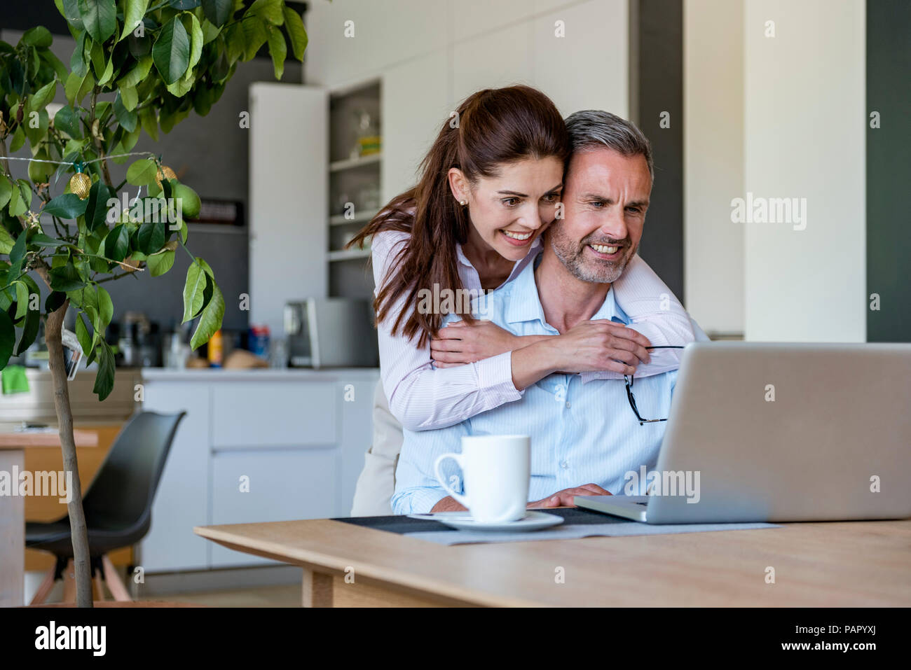 Sharing a table hi-res stock photography and images - Alamy