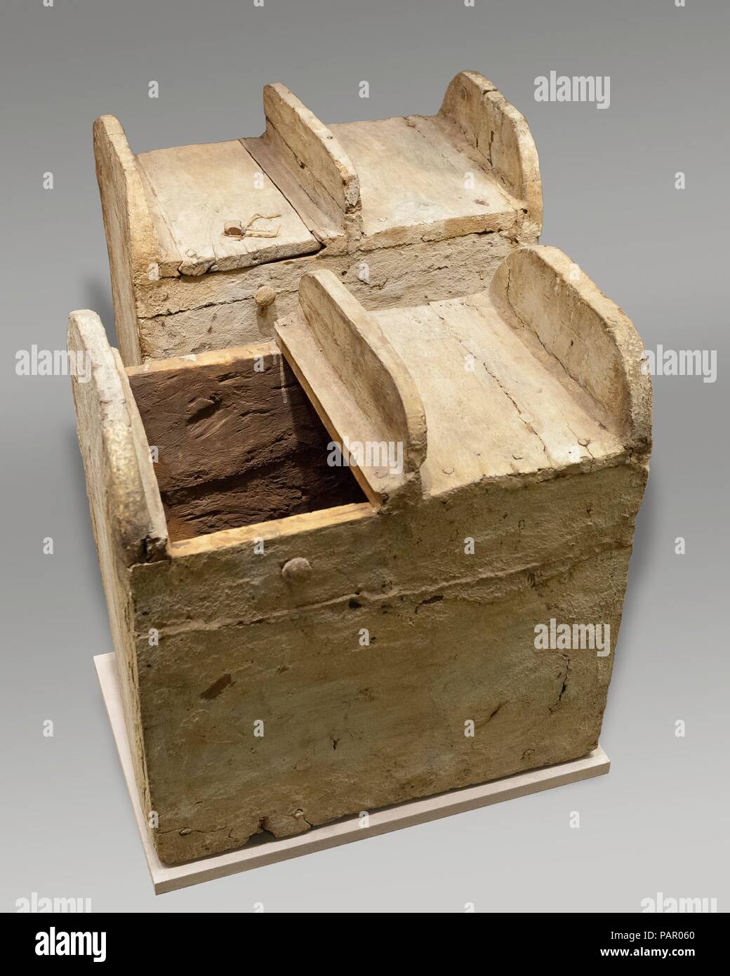 Shabti Box of Henettawy (C), Daughter of Isetemkheb. Dimensions: Shabti Box: H. 52.5 x W. 51 cm (20 11/16 x 20 1/16 in.). Dynasty: Dynasty 21. Date: ca. 990-970 B.C.. Museum: Metropolitan Museum of Art, New York, USA. Stock Photo