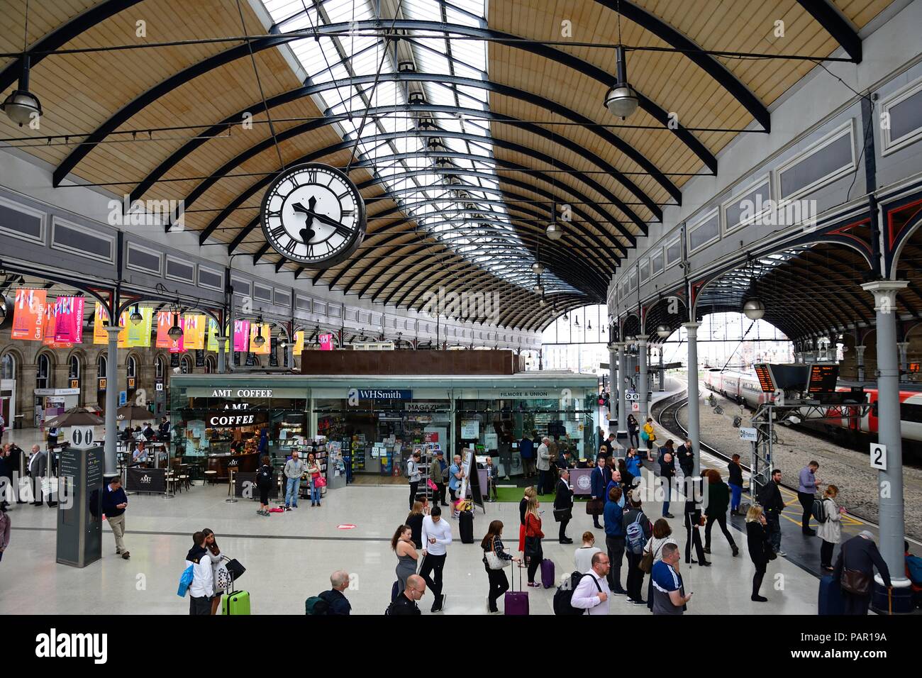 Newcastle train station busy hires stock photography and images Alamy