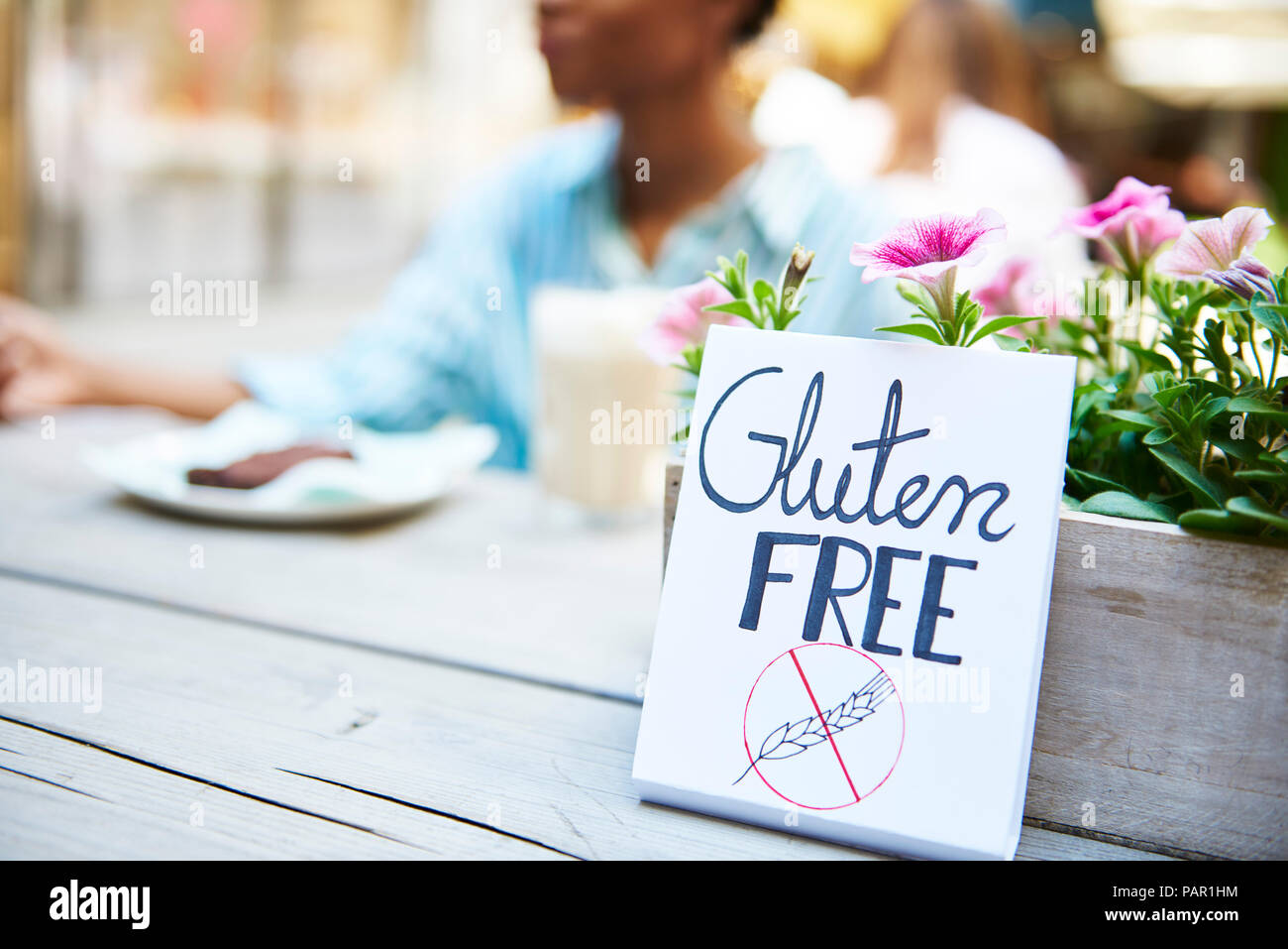 'Gluten free' sign at pavement cafe Stock Photo