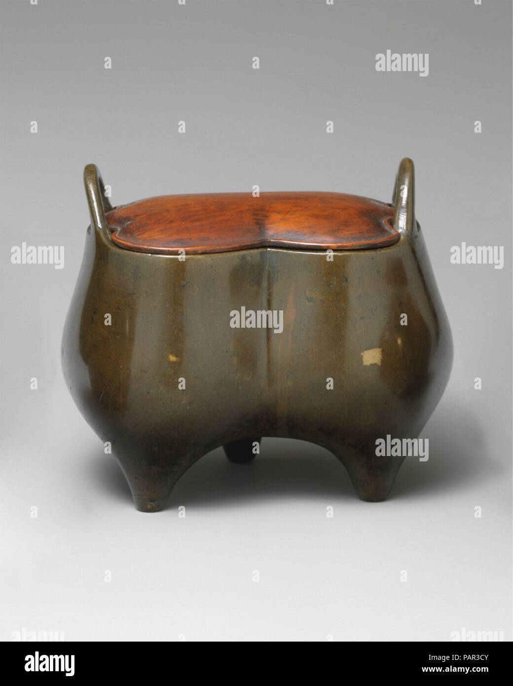 Incense Burner. Culture: China. Dimensions: H. 3 7/8 in (9.8 cm); L. 4 3/4 in (12.1 cm). Date: 16th century. Museum: Metropolitan Museum of Art, New York, USA. Stock Photo