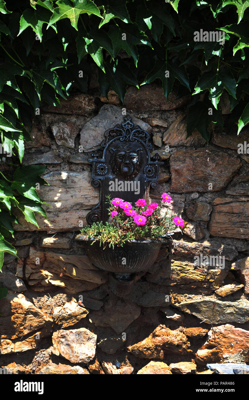 Cast iron wall water feature hi-res stock photography and images - Alamy