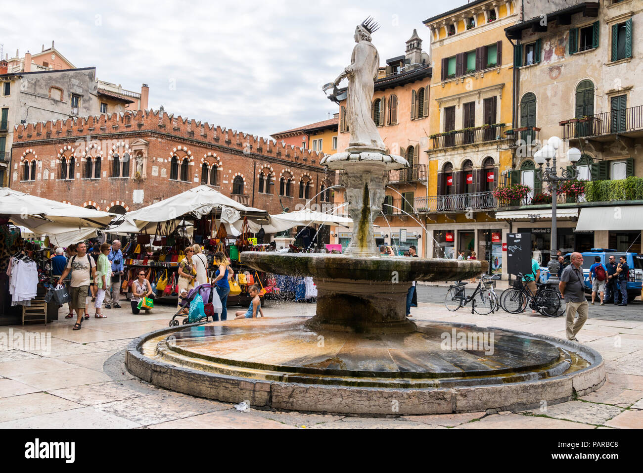 Things to do, sightseeing Fontana di Madonna Verona at Piazza delle Erbe,  Italy people shopping market bicycles tourist concept Stock Photo - Alamy