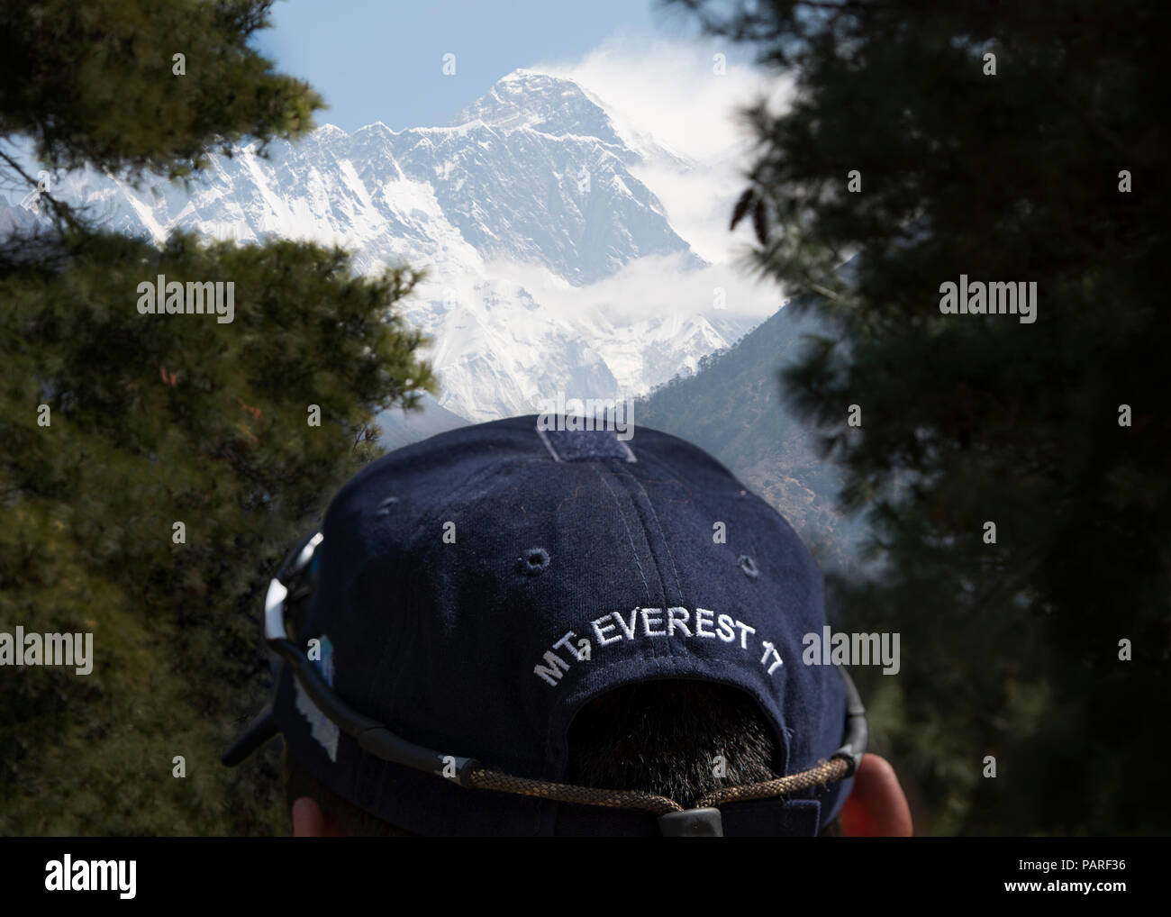 Nepal, Solo Khumbu, Everest, Sagamartha National Park, Man looking at view, wearing cap with Mt. Everest writing Stock Photo