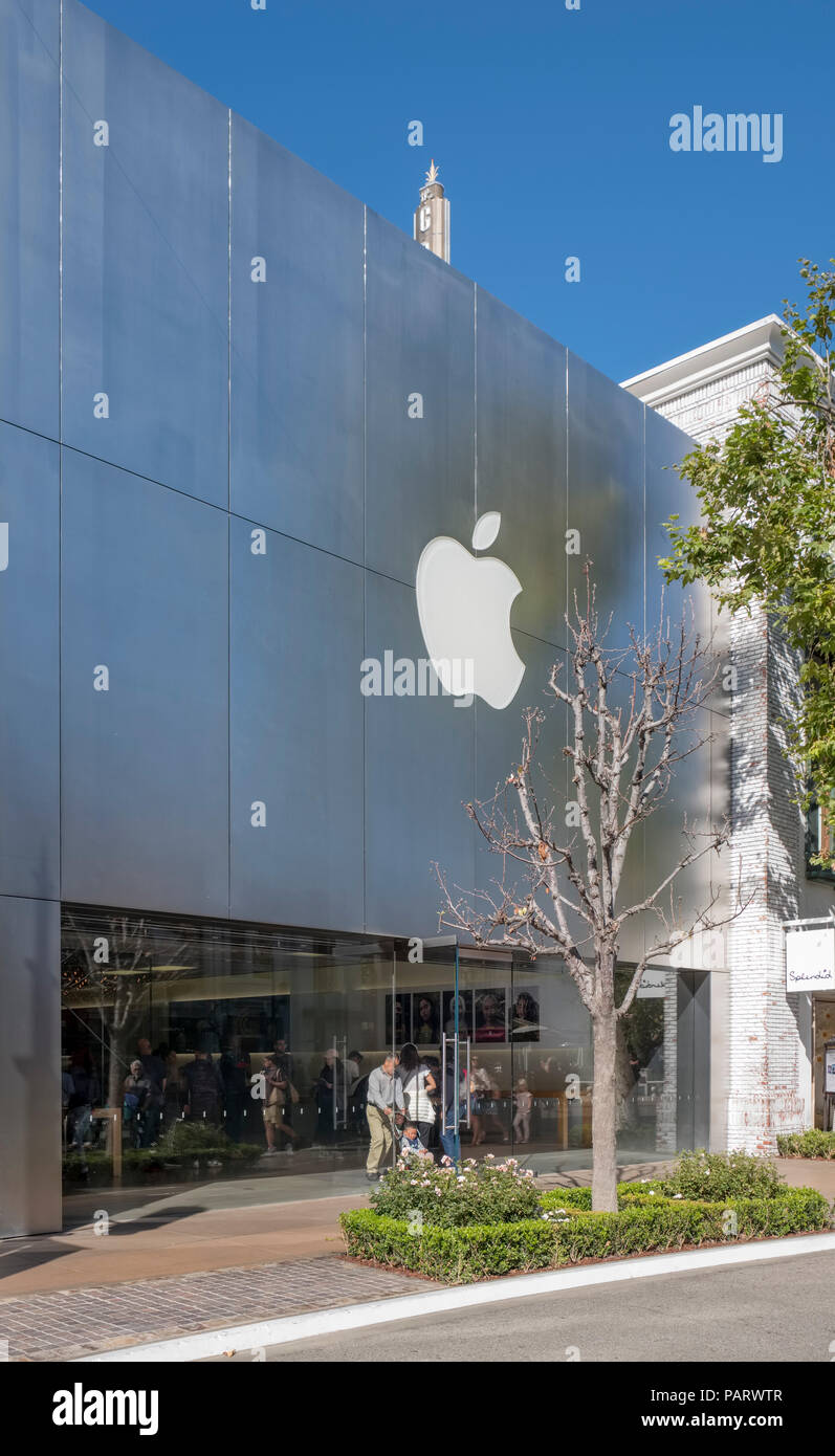 Apple store at the upmarket shopping mall, The Grove at the Farmers Market, Los Angeles, California, USA Stock Photo
