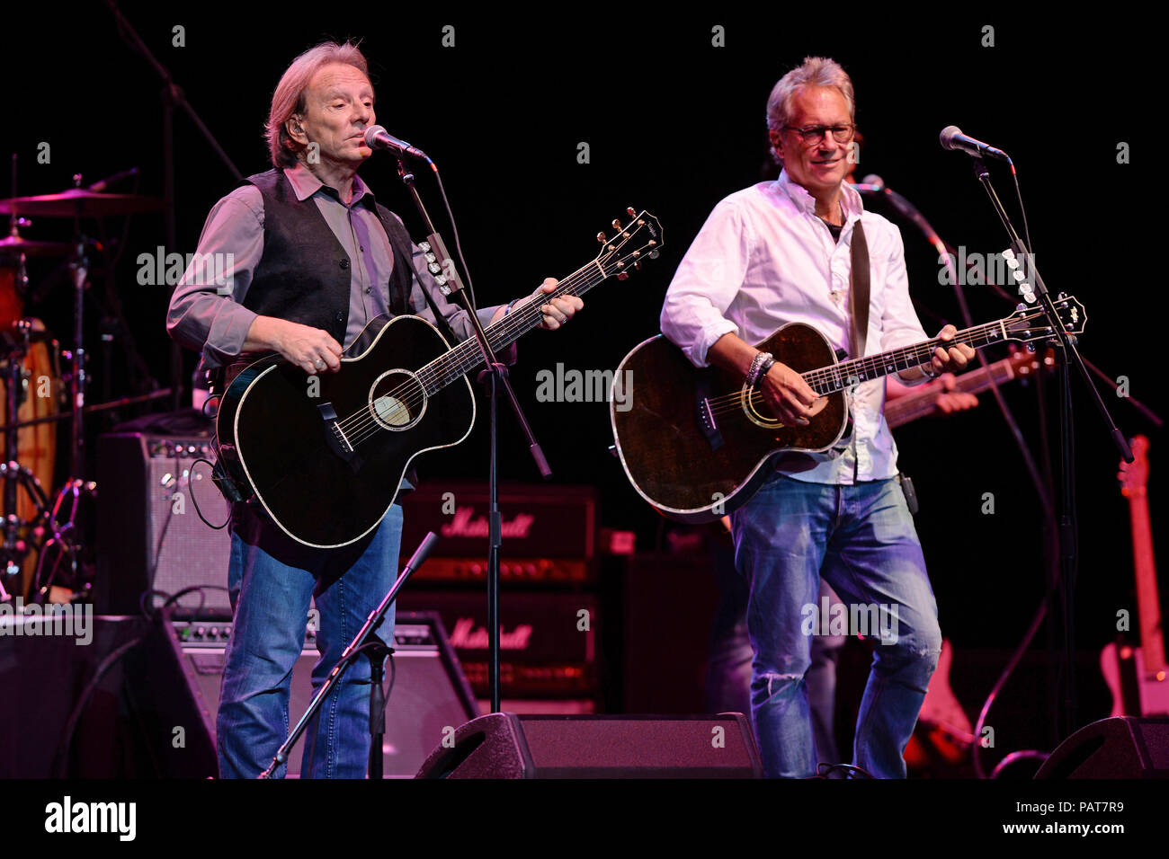 HOLLYWOOD, FL NOVEMBER 12 Dewey Bunnell, Gerry Beckley of America
