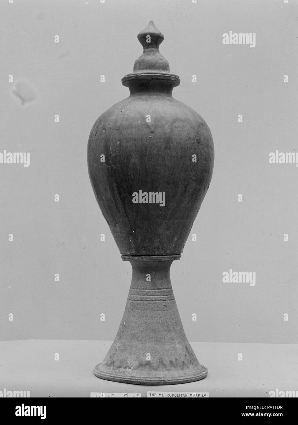 Jar. Culture: China. Dimensions: H. 30 3/4 in. (78.1 cm). Museum: Metropolitan Museum of Art, New York, USA. Stock Photo