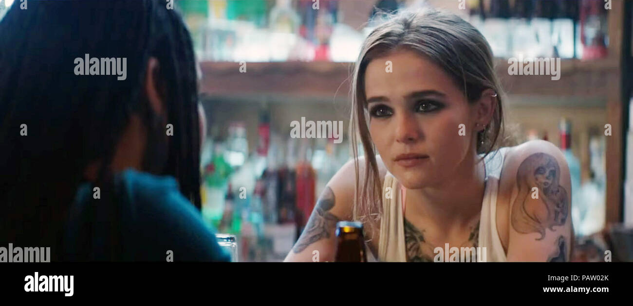 VINCENT N ROXXY, from left, Zoe Kravitz, Zoey Deutch, 2016. © Vertical ...