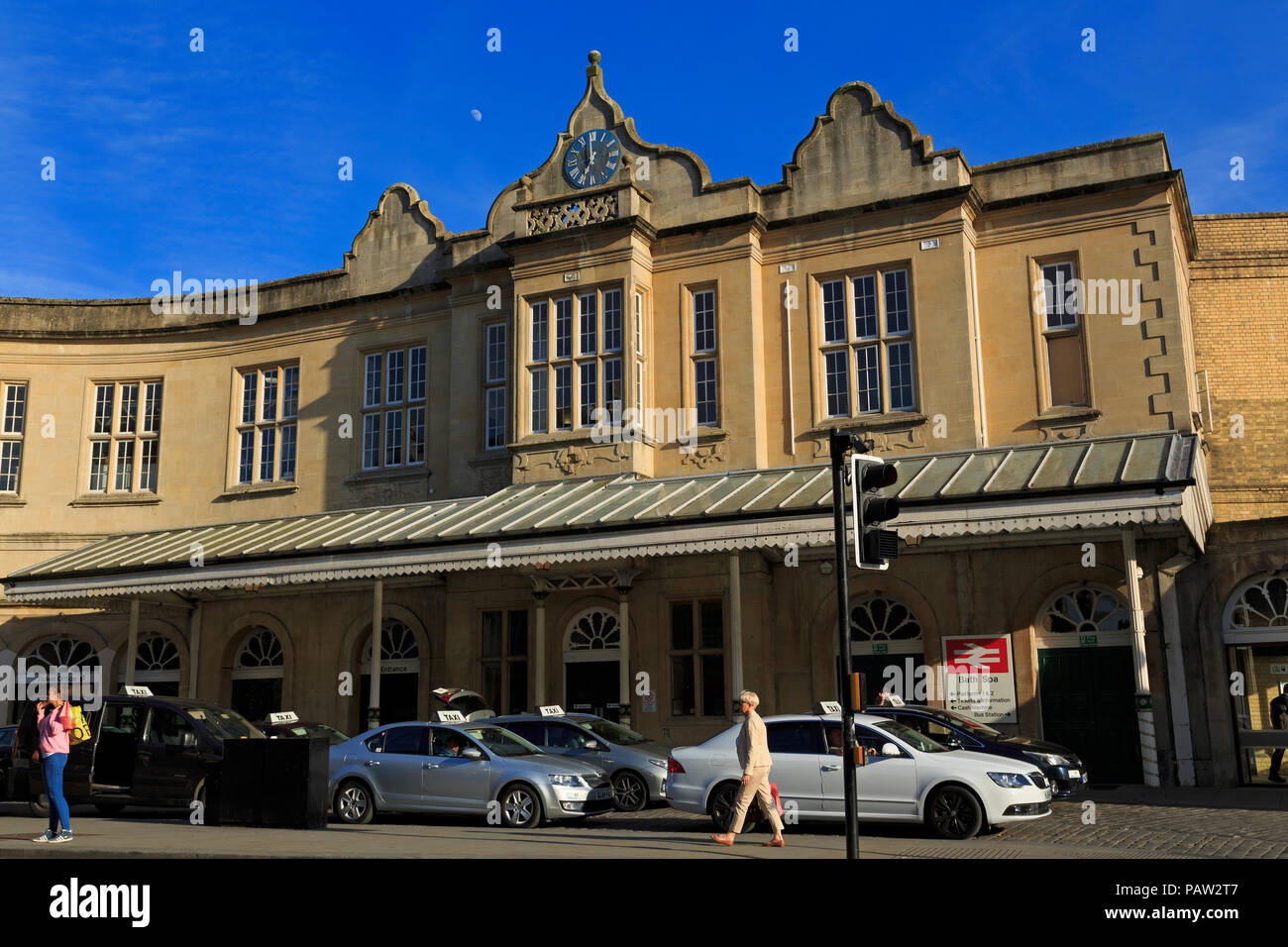 Bath railway station hi-res stock photography and images - Alamy