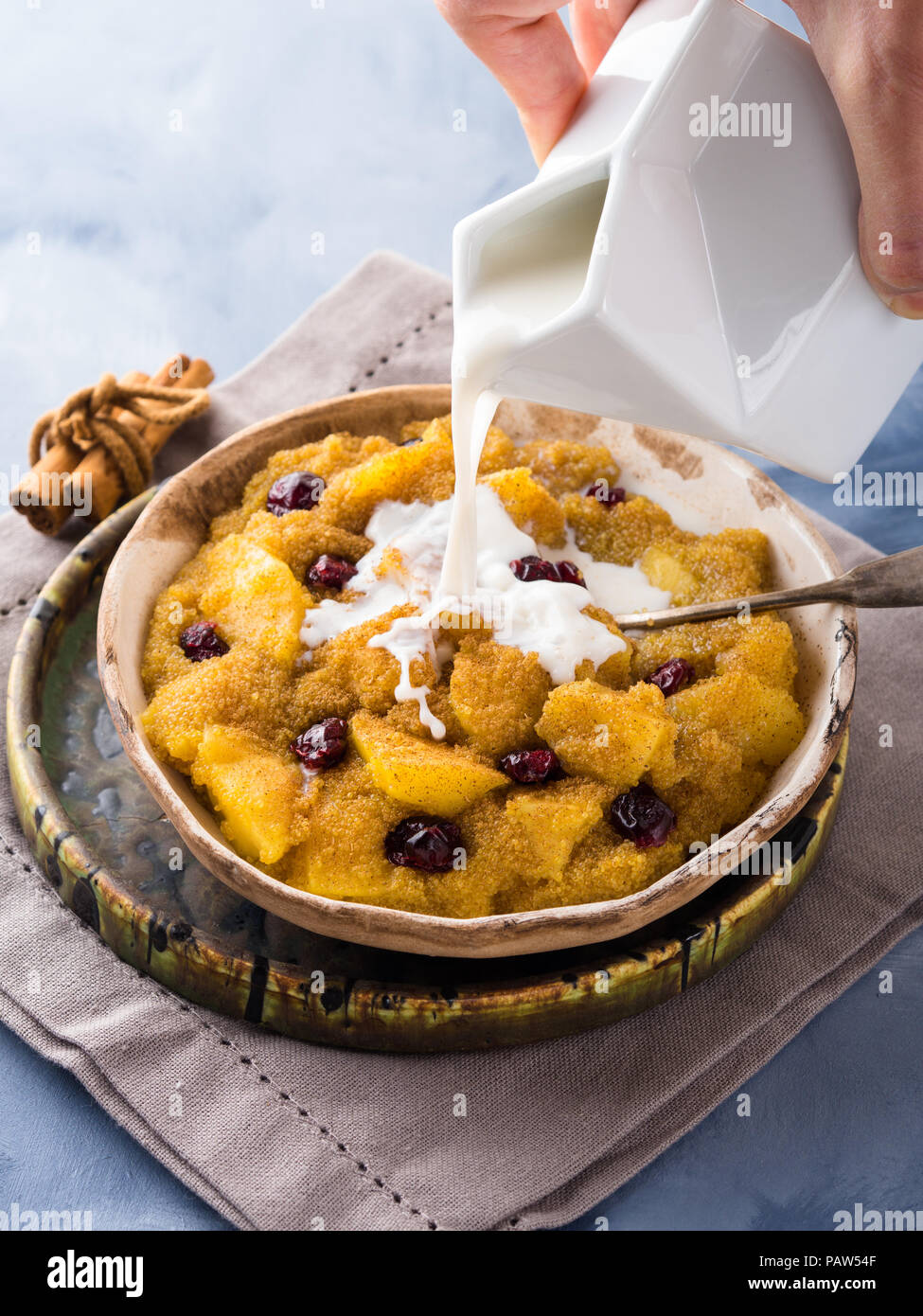 Amaranth porridge with apples, cinnamon, turmeric and dried fruit