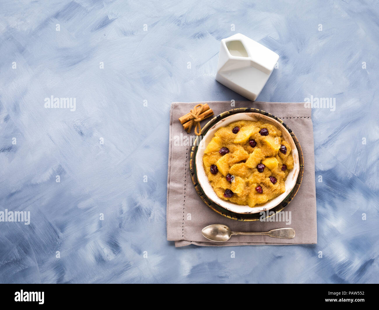 Amaranth porridge with apples, cinnamon, turmeric and dried fruit