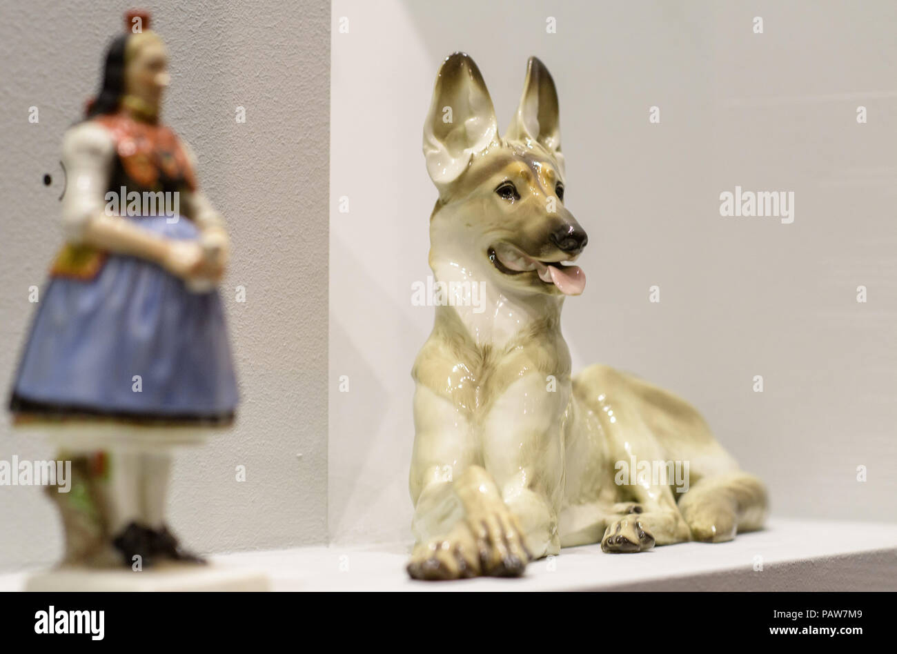Allach porcelain figure hi-res stock photography and images - Alamy