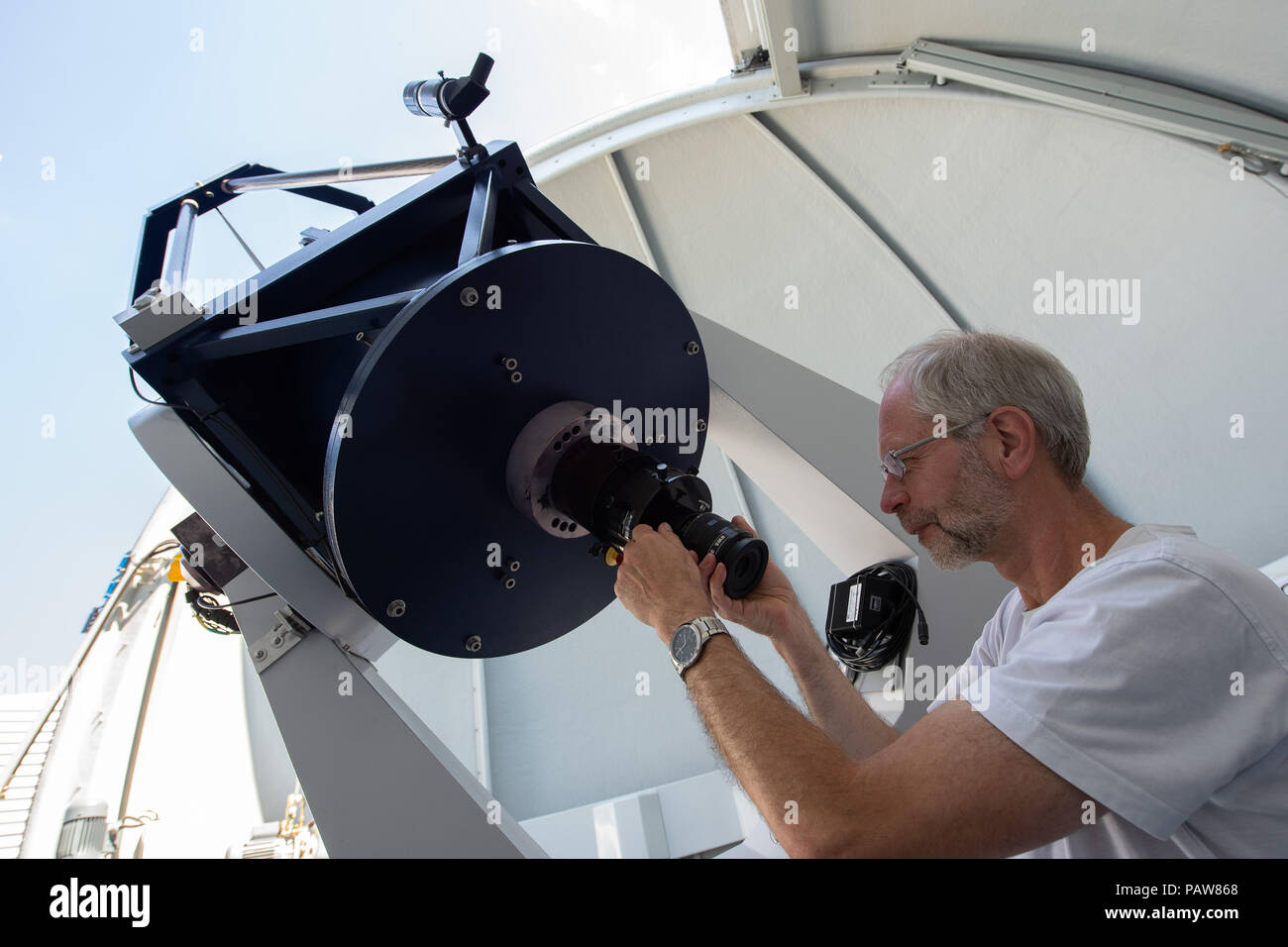 50 cm telescope hi-res stock photography and images - Alamy