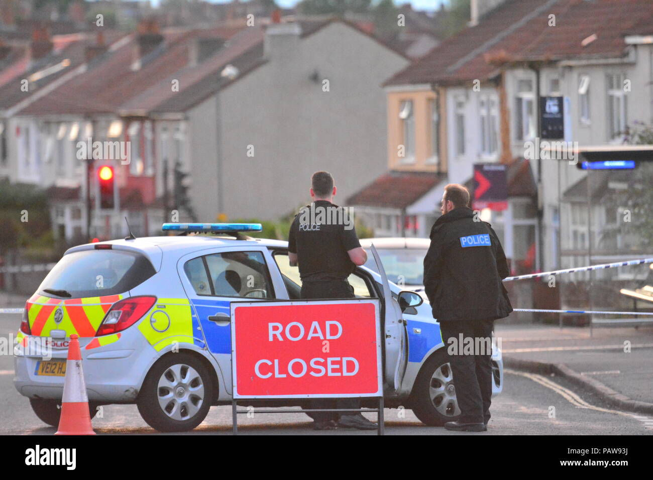 Filton Avenue, Bristol, UK. 25th July 2018. Bomb squad returned to a house that they went to on Monday and have now returned for a second time after a discovery in the loft of more suspicious items.residents were evacuated on Monday and now asked again to evacuate while road closed last night and is still closed this morning. A local primary school has been set up for residents by Bristol City Council late on Tuesday night about 11pm although not known if any body is there.. Credit: Robert Timoney/Alamy Live News Stock Photo