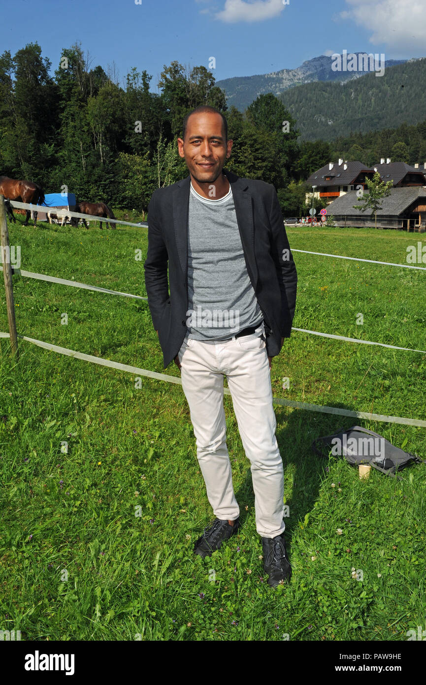24 July 2018, Schönau am Königsee, Germany: The actor Peter Morton during a shooting break in the ARD series 'Watzmann ermittelt'. Initially, eight episodes are produced. The humorous crime series is scheduled for broadcast in 2019. Photo: Ursula Düren/dpa Stock Photo