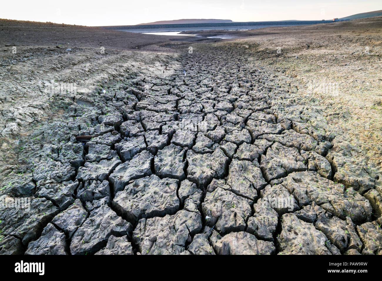 Selset Reservoir, Lunedale, County Durham. Wednesday 25th July 2018. UK Weather.  On what is forecast to be one of the hottest days of the year so far the parched ground of Selset reservoir in County Durham bakes under the heat of the early morning sun. David Forster/Alamy Live News Stock Photo
