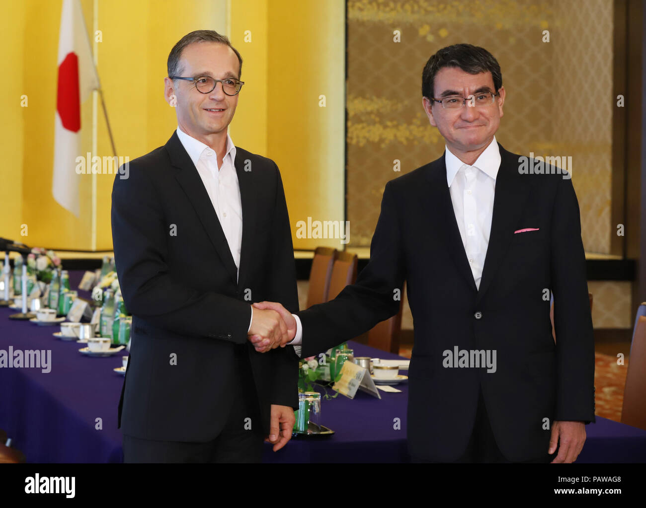Tokyo, Japan. 25th July, 2018. Visiting German Foreign Minister Heiko Maas (L) shakes hands with his Japanese counterpart Taro Kono prior to their meeting at the Iikura guesthouse in Tokyo on Wednesday, July 25, 2018. Maas is now in Tokyo on the first leg of his Asian tour. Credit: Yoshio Tsunoda/AFLO/Alamy Live News Stock Photo