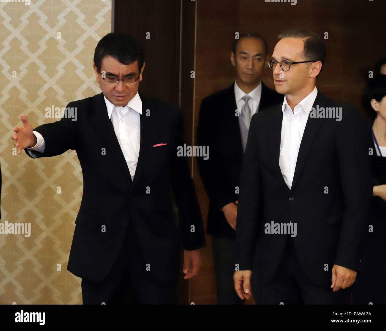 Tokyo, Japan. 25th July, 2018. Visiting German Foreign Minister Heiko Maas (R) is greeted by his Japanese counterpart Taro Kono for their meeting at the Iikura guesthouse in Tokyo on Wednesday, July 25, 2018. Maas is now in Tokyo on the first leg of his Asian tour. Credit: Yoshio Tsunoda/AFLO/Alamy Live News Stock Photo