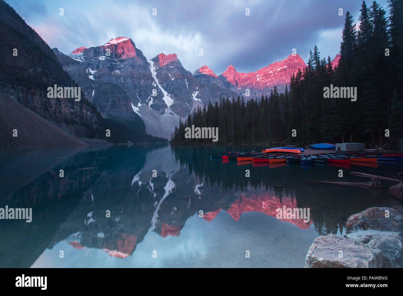 Banff, Canada. 25th July, 2018. Photo taken on July 20, 2018 shows sunrise at the Moraine Lake in Banff National Park, Canada Rockies, Canada. Located in British Columbia and Alberta, Canadian Rockies are the Canadian parts of the Rocky Mountains, including Banff National Park, Jasper National Park, Yoho National Park and Kootenay National Park, which draws hundreds of thousands of visitors around the world every year. Credit: Zou Zheng) (hy/Xinhua/Alamy Live News Stock Photo