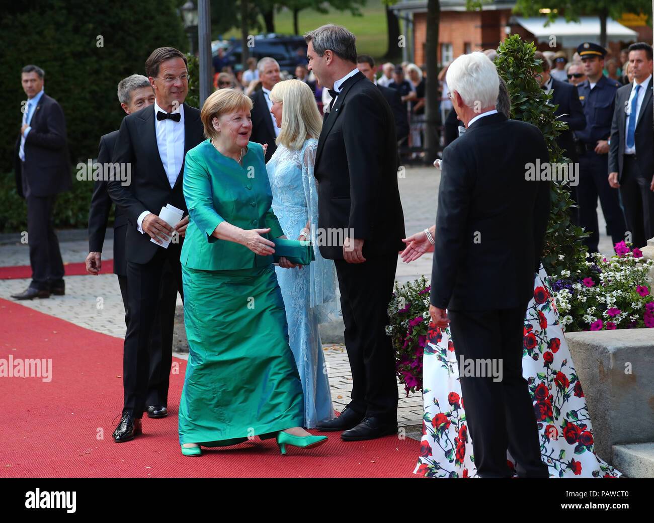Bayreuth, Germany. 25th July, 2018. Joachim Sauer (l-r), Dutch Prime Minister Marc Rutte, German Chancellor Angela Merkel, Karin Soeder and Bavarian Minister President Markus Soeder, Bayreuth's mayor Brigitte Merk-Erbe and her husband Thomas greet each other at the festival hall. The Richard-Wagner-Festivals 2018 start with a new performance of Lohengrin'. From 25 July to 29 August, Wagner afficiondos make the trek to the 'Green Hill' to experience the composer's operas. Credit: Daniel Karmann/dpa/Alamy Live News Credit: dpa picture alliance/Alamy Live News Credit: dpa picture alliance/Alamy L Stock Photo