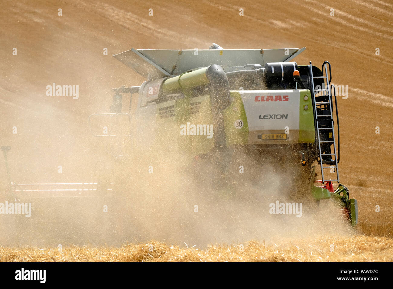 Kelso, Scotland, 25 July 2018.   Combine Harvester in Scottish Borders Tom Stewart from Sandyknowe Farm, near Kelso in the Scottish Borders, in a Claas Lexion 660 with Vario 770 cutter bar combine harvester, working in fields near his farm on Wednesday 25 July 2018.  (Photo by Rob Gray / Freelance) Credit: Rob Gray/Alamy Live News Stock Photo