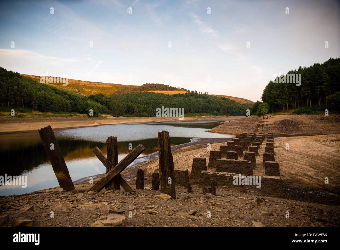 Derwent Valley, UK, 25 July 2018. 25th July 2018. Heatwave in the UK continues as water levels in the upper Derwent Valley reservoirs continue to go lower. ©Gary Bagshawe/Alamy Live News. Stock Photo
