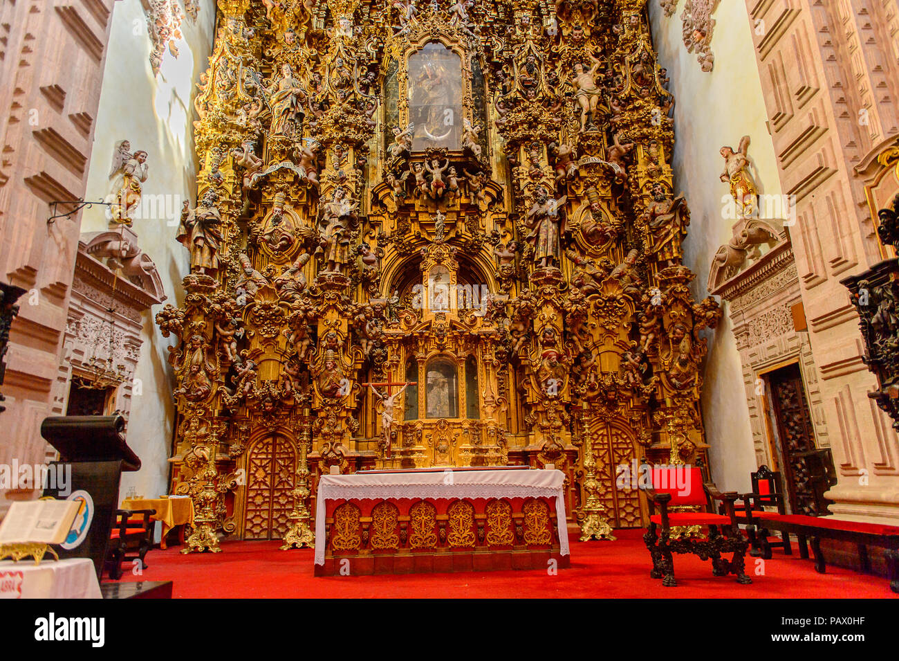 TAXCO, MEXICO - OCT 28, 2016: Interior of the Church of Santa Prisca, Taxco  de Alarcón, Guerrero, Mexico. Built between 1751 and 1758 Stock Photo -  Alamy