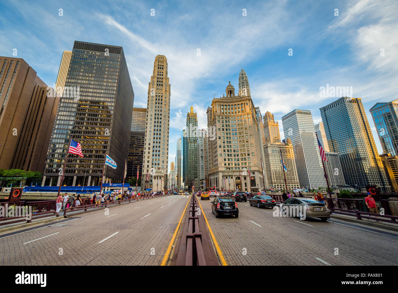 Bridge and skyscrapers in Chicago, Illinois Stock Photo - Alamy